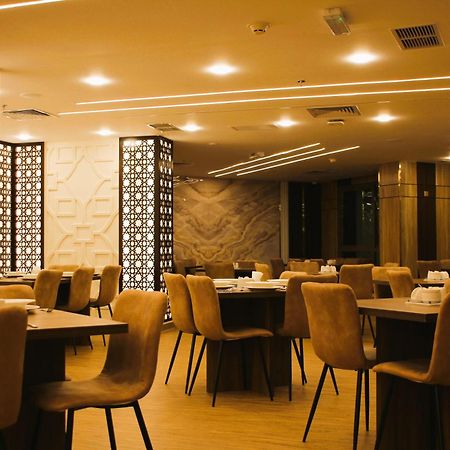 Plaza Athenee Hotel Kuwait City Bagian luar foto