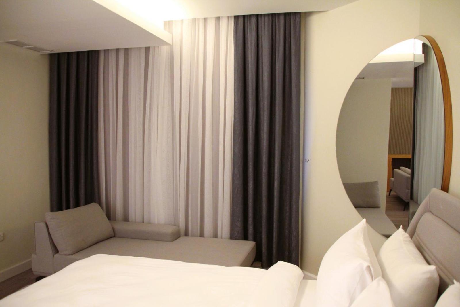 Plaza Athenee Hotel Kuwait City Bagian luar foto