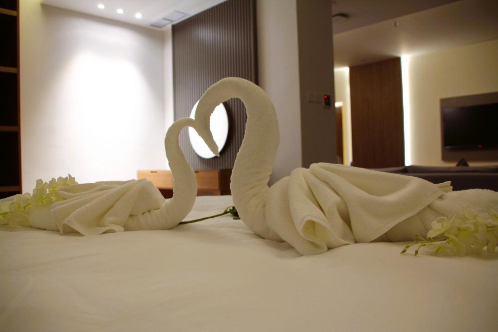 Plaza Athenee Hotel Kuwait City Bagian luar foto
