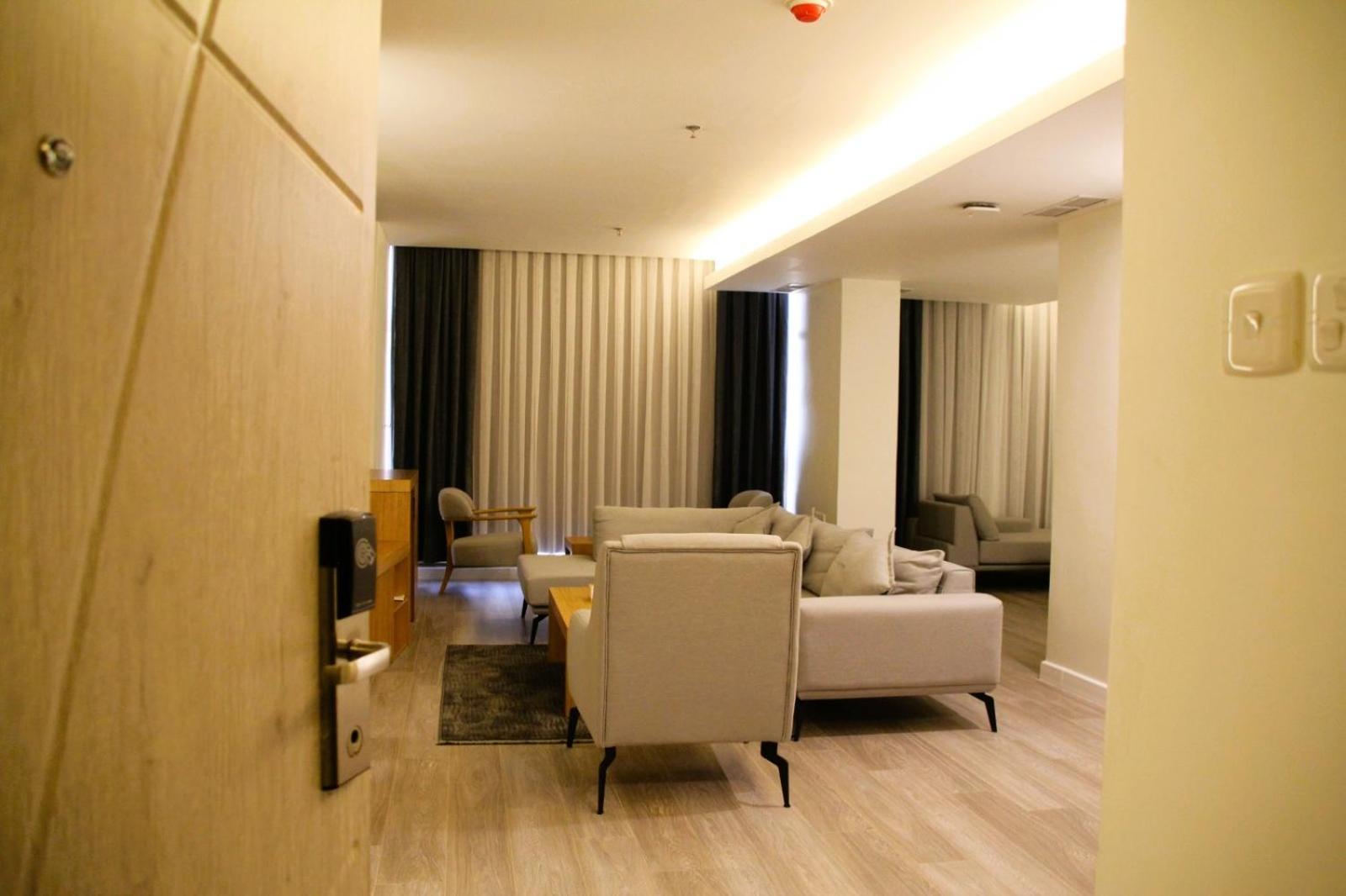 Plaza Athenee Hotel Kuwait City Bagian luar foto
