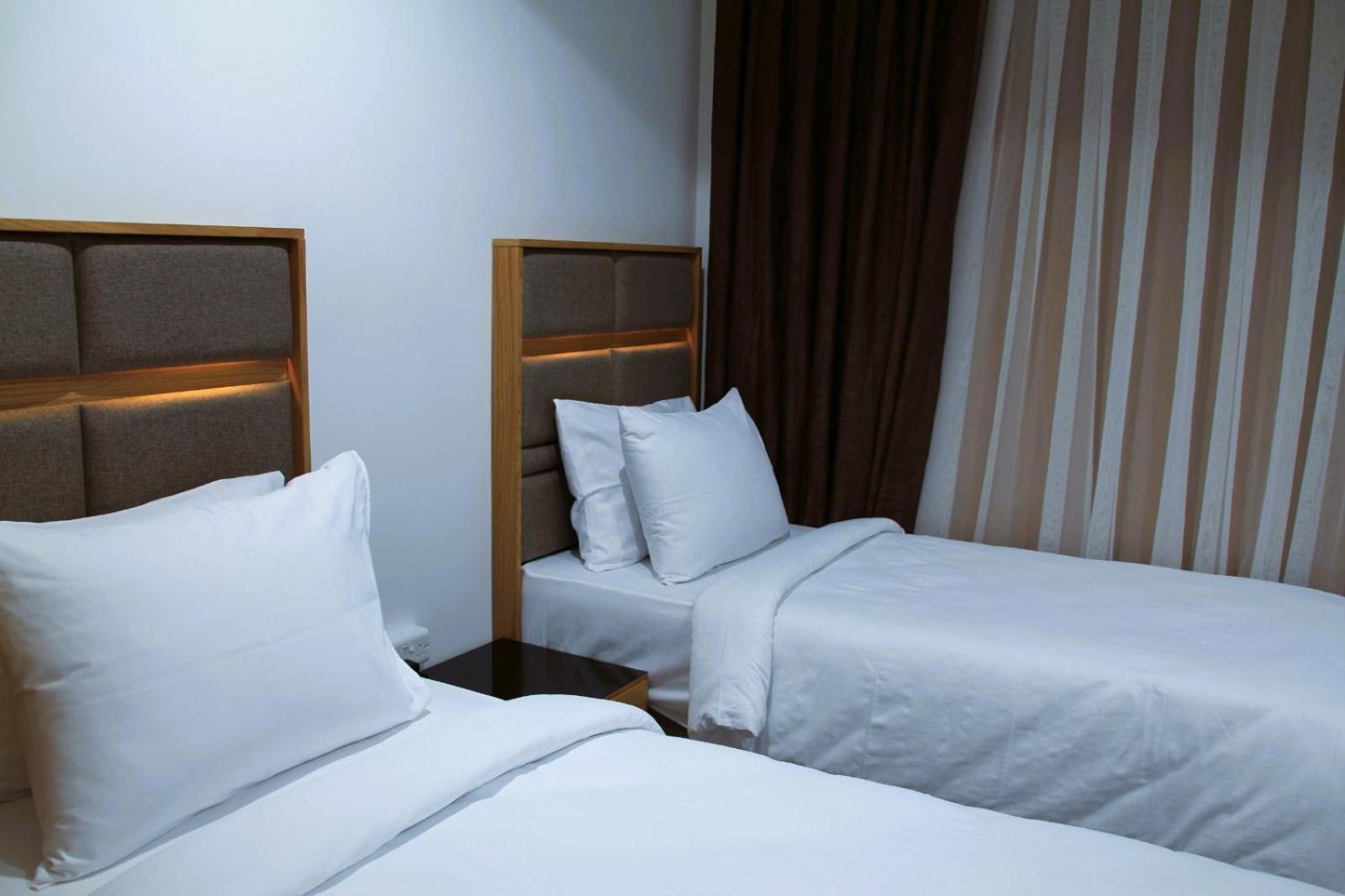 Plaza Athenee Hotel Kuwait City Bagian luar foto