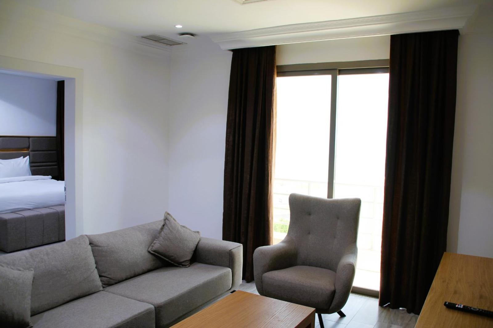 Plaza Athenee Hotel Kuwait City Bagian luar foto