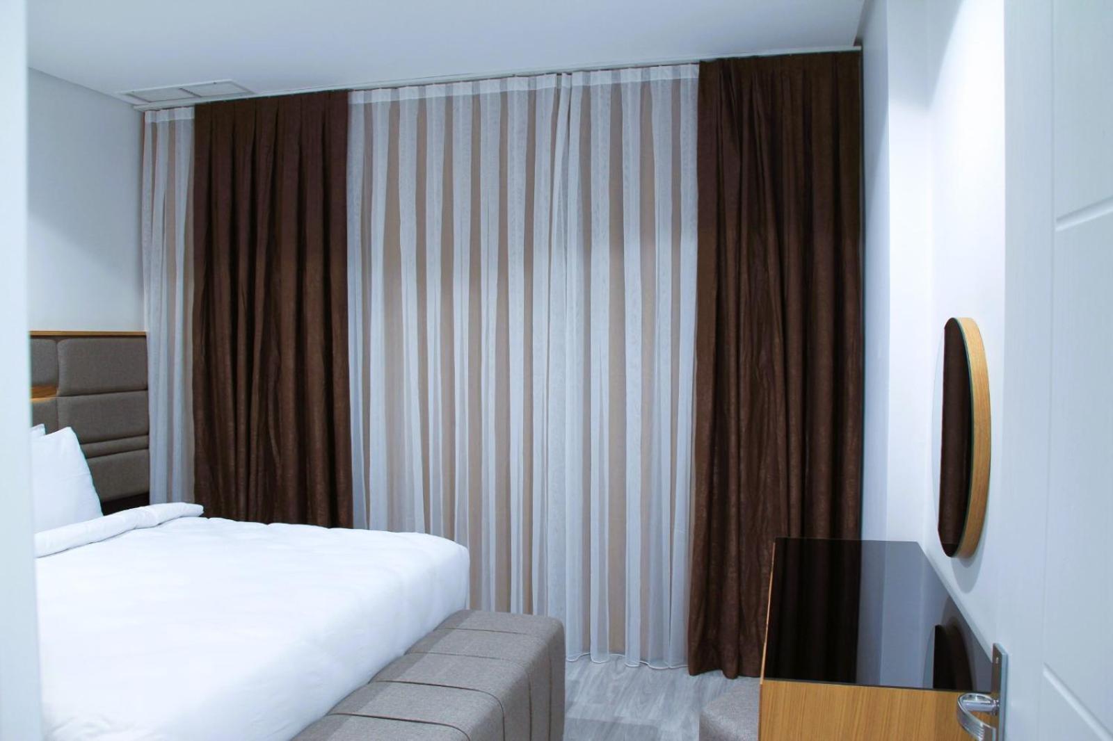 Plaza Athenee Hotel Kuwait City Bagian luar foto
