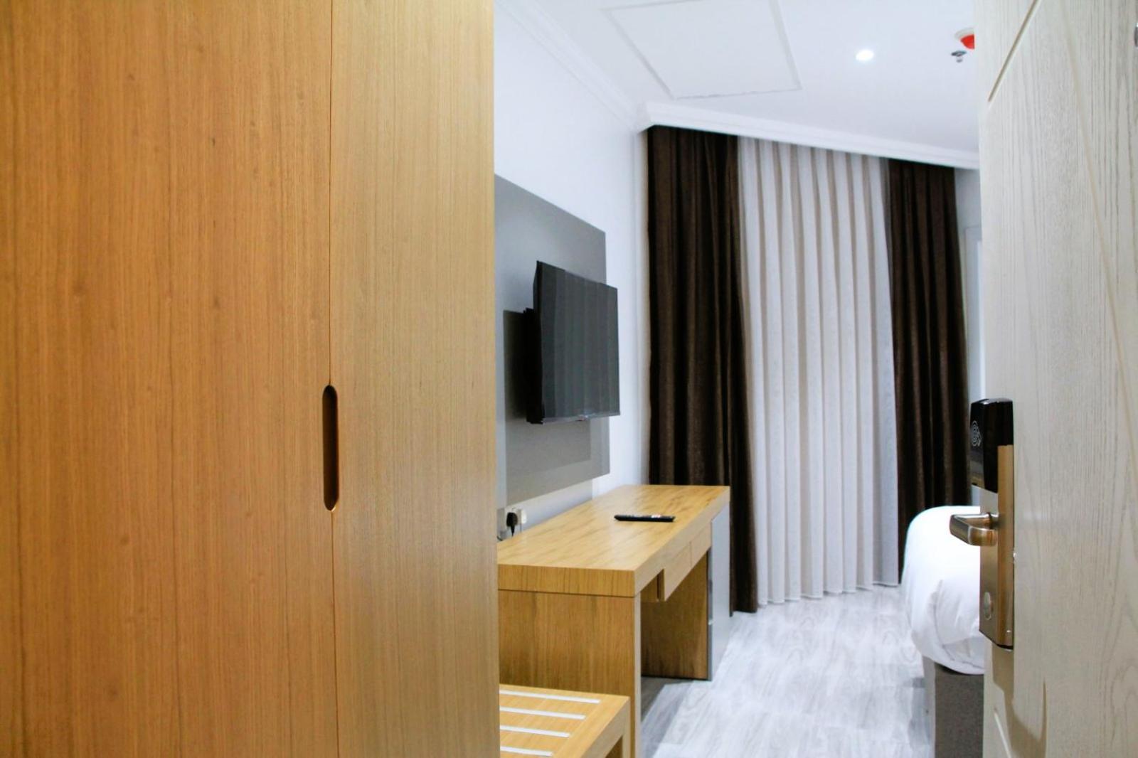 Plaza Athenee Hotel Kuwait City Bagian luar foto