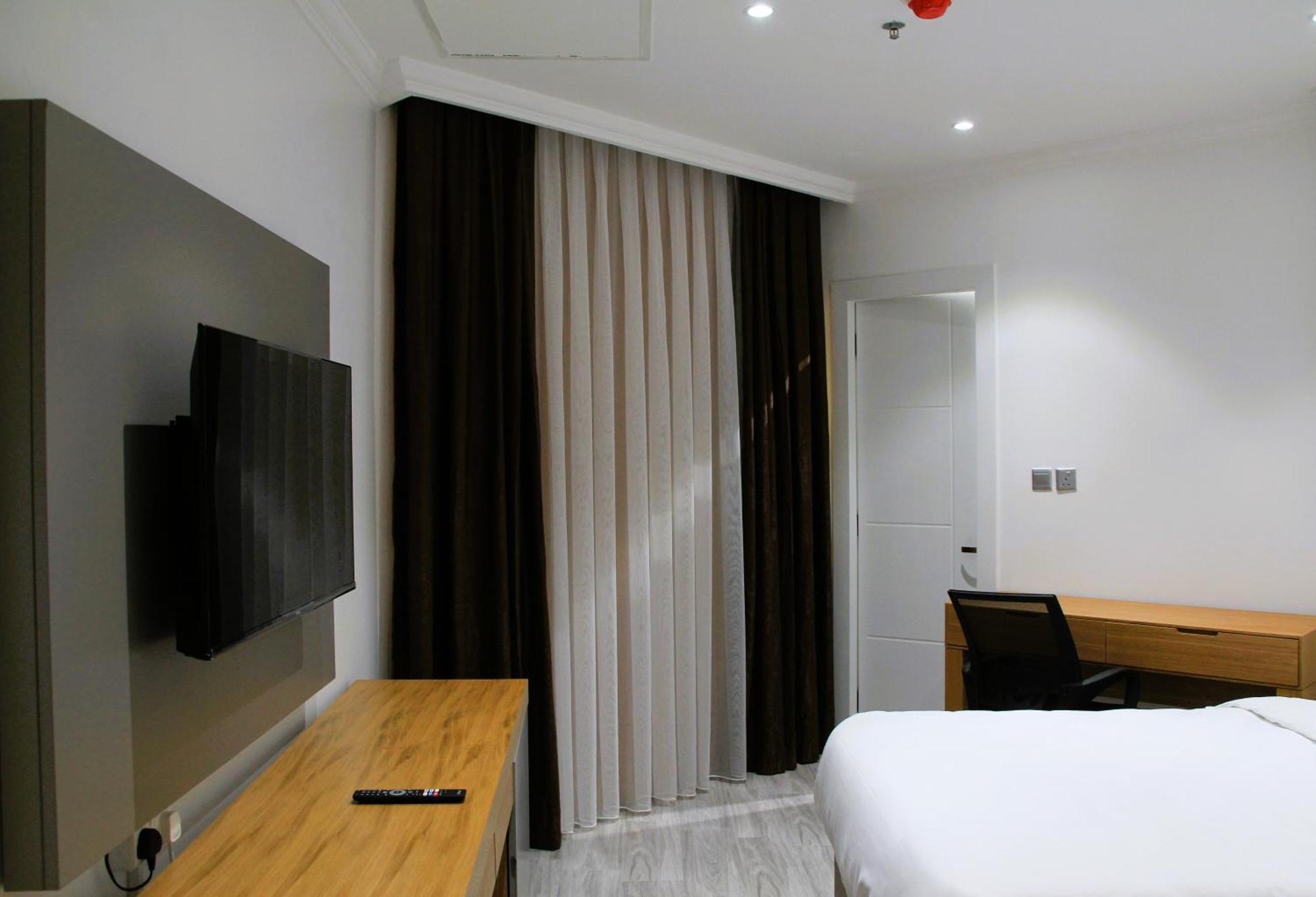 Plaza Athenee Hotel Kuwait City Bagian luar foto